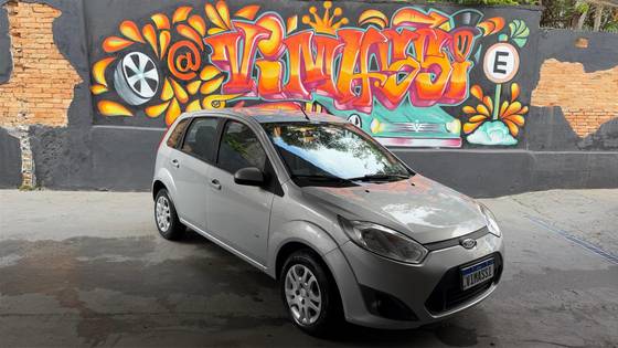 FORD FIESTA 1.6 ROCAM SE 8V FLEX 4P MANUAL FORD FIESTA 1.6 ROCAM SE 8V FLEX 4P MANUAL